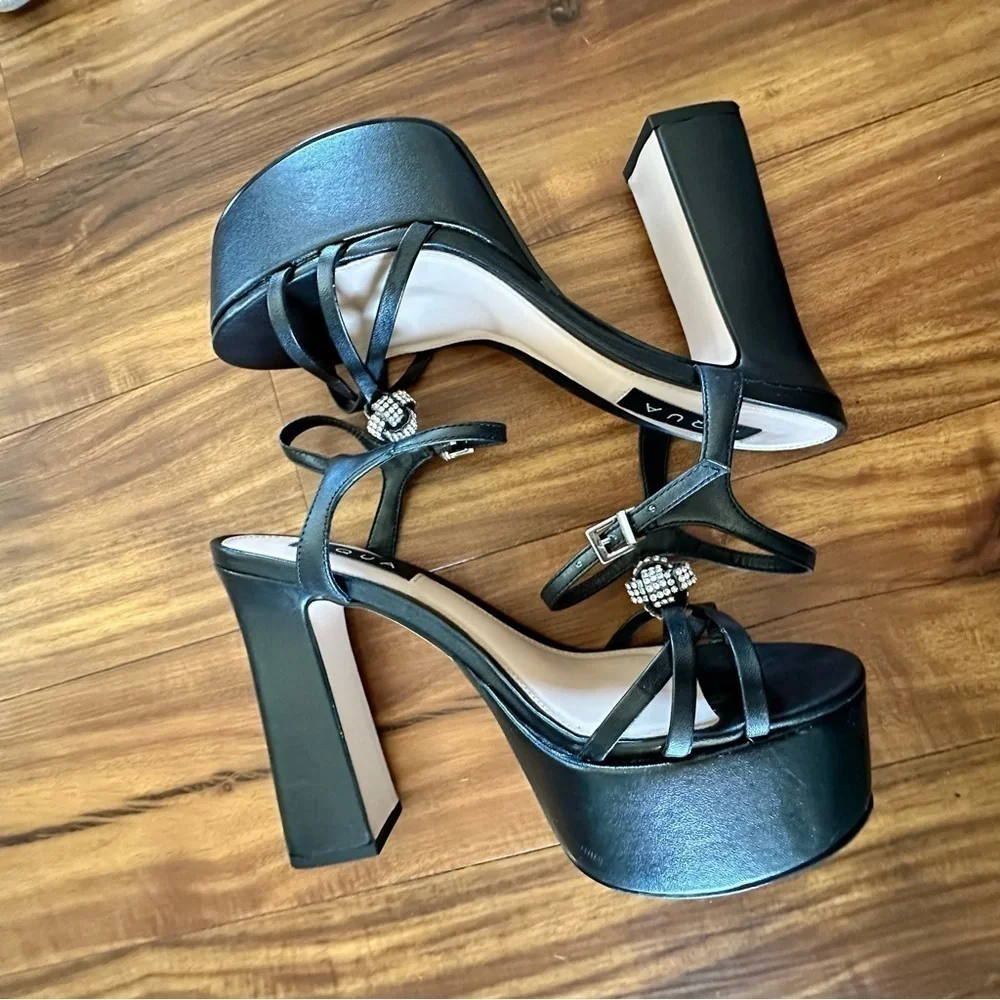 {Aqua} Platform Sandal Size: 7.5
